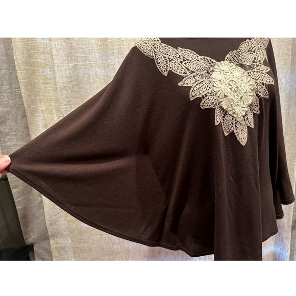 NWT Bay Studio Embroidered Brown Batwing Sleeve Poncho-Style Top Petite Medium - Picture 10 of 14